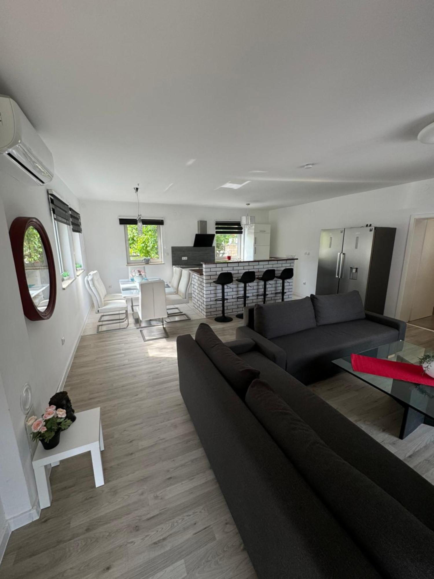 Enna Apartment A Meerblick Perfect Location メドゥリン エクステリア 写真